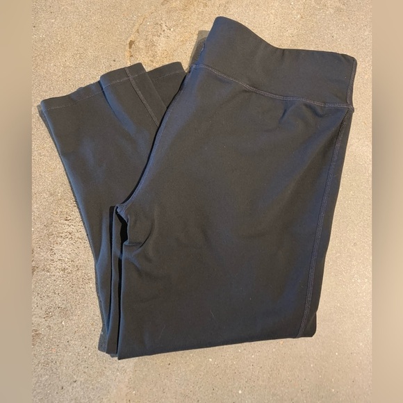 Prana Cropped Yoga Pants - Picture 2 of 4